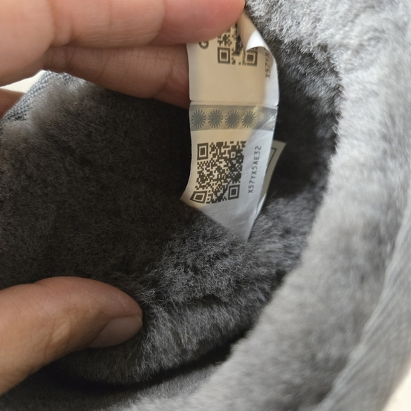 Uggs Classic Short Gray Boots Size 8 - Picture 9 of 9